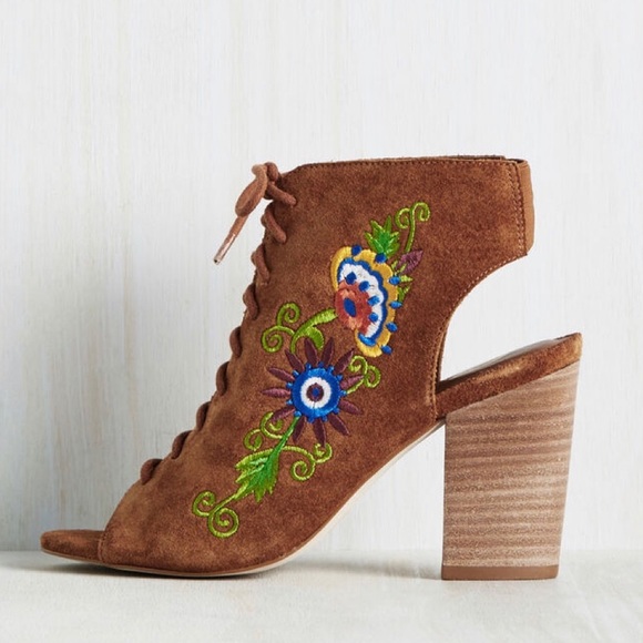 Boho peep toes! Suede embroidered stacked heels, 9 - Picture 2 of 6